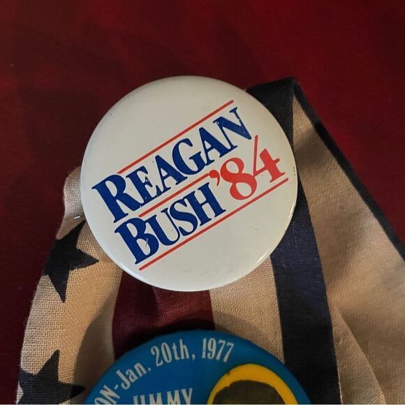 Patriotic Striped Tie with Vintage 1977 & 1980 Campaign  Buttons - Picture 6 of 8